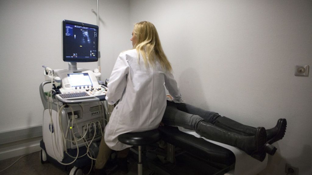 Cancer de la vessie : la survie dépend énormément de la précocité du dépistage
Le cancer de la vessie affecte davantage les hommes, mais le nombre de cas est aussi en augmentation chez les femmes, alerte l’association Française d’urologie.