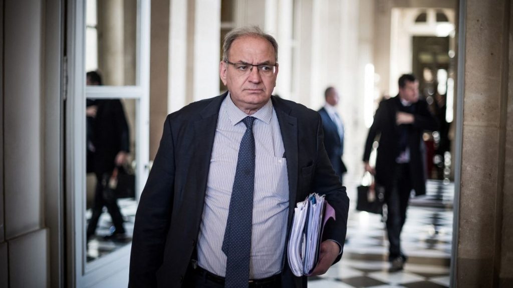 L'ex-député Bernard Perrut condamné à un an de prison avec sursis pour détournement de frais de mandat
L'ex-député LR du Rhône a été jugé coupable d'avoir détourné près de 87 500 euros de ses indemnités représentatives de frais de mandat à des fins personnelles.