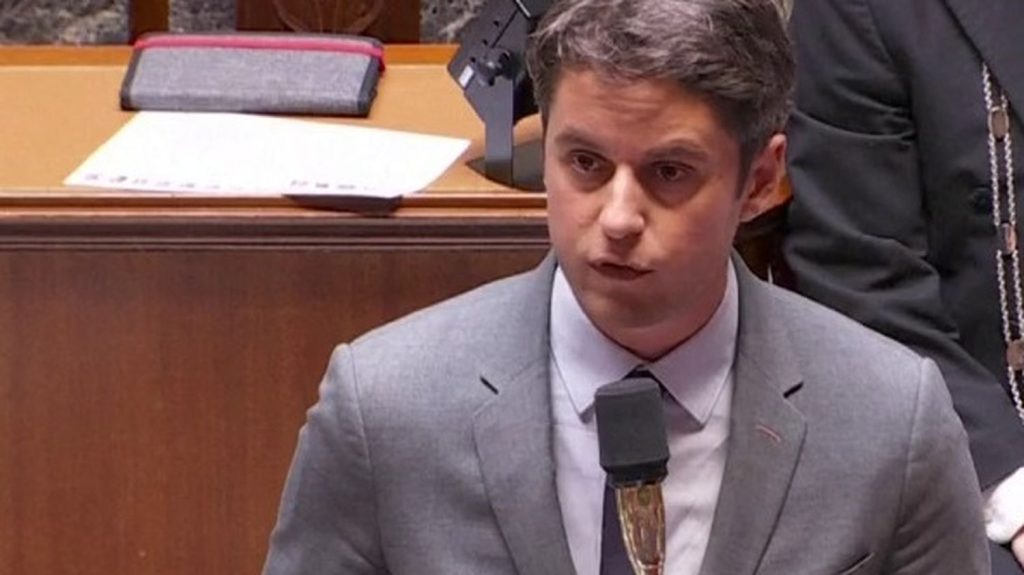 Attaque d'un fourgon pénitentiaire dans l'Eure : le gouvernement se mobilise
Après l’attaque d’un fourgon pénitentiaire dans l’Eure, mardi 14 mai, le gouvernement se mobilise. Deux agents pénitentiaires ont été tués, et deux autres sont en urgence absolue. Le plan Epervier a été activé.