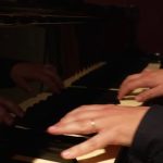 Paris 2024 : le thème musical des Jeux olympiques et paralympiques dévoilé
Le thème musical appelé "Parade" doit être joué ce mercredi 8 mai à l'arrivée de la flamme par l'orchestre de Marseille (Bouches-du-Rhône). Il a été composé par le musicien, producteur et arrangeur Victor Le Masne.