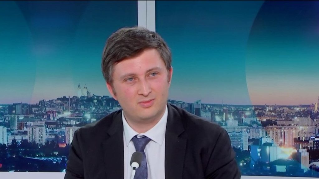 Sommet "Choose France" : d’après Olivier Redoulès, directeur des études de Rexecode, "il faut se réjouir de ce mouvement qui vient couronner une dizaine d’années de politique de l’offre"
Olivier Redoulès, directeur des études de Rexecode, est l’invité du 19/20 info pour revenir sur les annonces du gouvernement à propos des investissements, lors du sommet "Choose France".