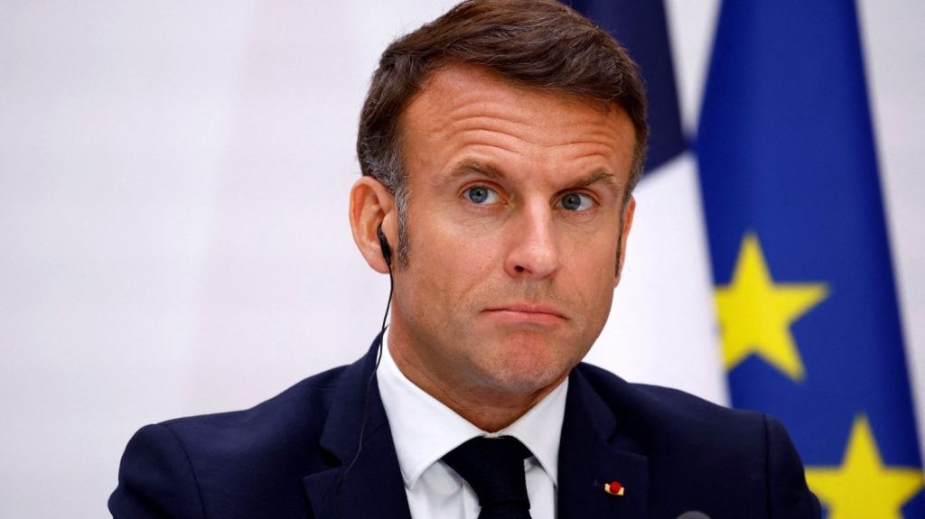 Édito
Élections européennes : jusqu'à quel point Emmanuel Macron doit-il s'impliquer ?
Face aux difficultés de son camp, le président de la République envisage diverses actions pour soutenir Valérie Hayer, tête de liste Renaissance, y compris un débat avec Marine Le Pen.