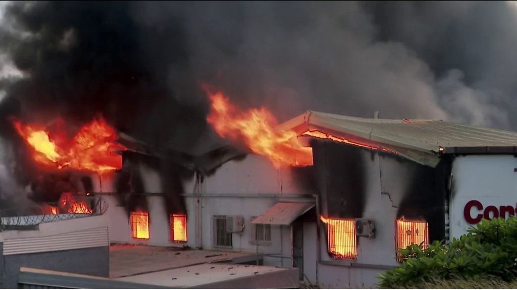 Émeutes en Nouvelle-Calédonie : 200 millions de dégâts en trois jours
Un premier bilan des dégâts causés en Nouvelle-Calédonie a été dévoilé par la chambre de commerce, jeudi 16 mai. Ils représentent environ 200 millions d'euros.