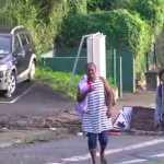 Émeutes en Nouvelle-Calédonie : un homme a été tué sur un barrage
En Nouvelle-Calédonie, les émeutes ont fait une nouvelle victime, samedi 18 mai. Un homme est mort dans un échange de coups de feu sur un barrage.