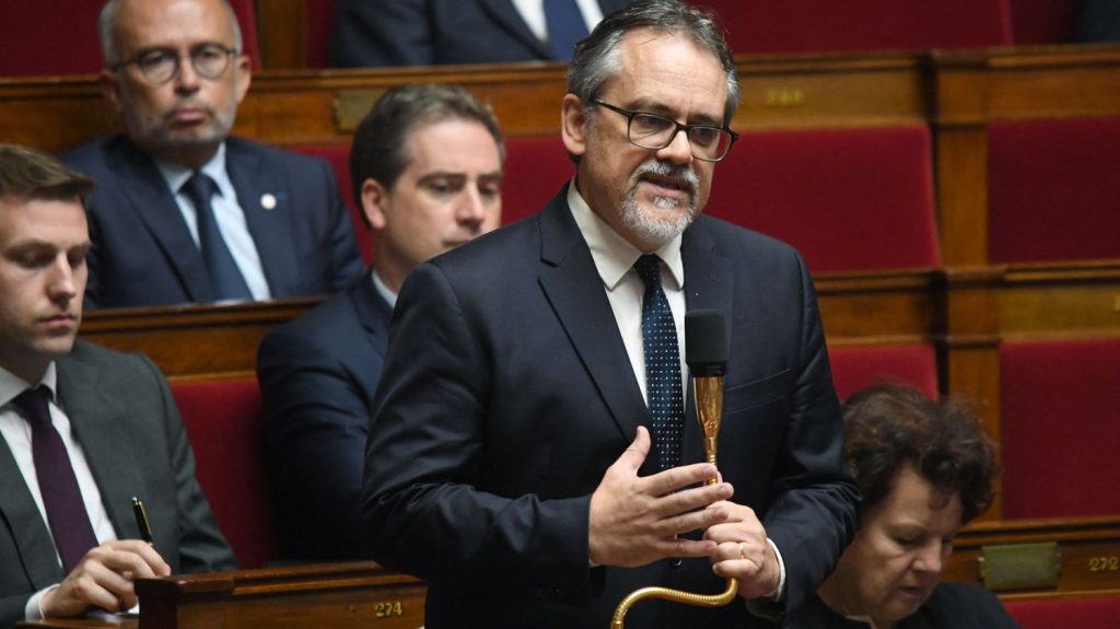 Emmanuel Macron en Nouvelle-Calédonie : "Ça va vraiment dans le bon sens", salue un député local de la majorité
Emmanuel Macron part en Nouvelle-Calédonie sur place mardi soir pour y installer "une mission" de dialogue.