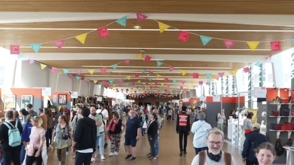 Foire de Paris : un rendez-vous toujours incontournable pour les exposants
La foire de Paris se déroulait du 1er au 12 mai. Un rendez-vous important pour les exposants, qui sont nombreux à miser sur cet événement pour voir leur entreprise se développer. Les visiteurs sont venus en nombre cette année.