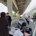 Reportage
Concerts de Taylor Swift à Paris : des fans de la star américaine ont déjà installé leurs tentes devant La Défense Arena
La chanteuse américaine démarre sa tournée européenne par un concert à La Défense Arena jeudi.