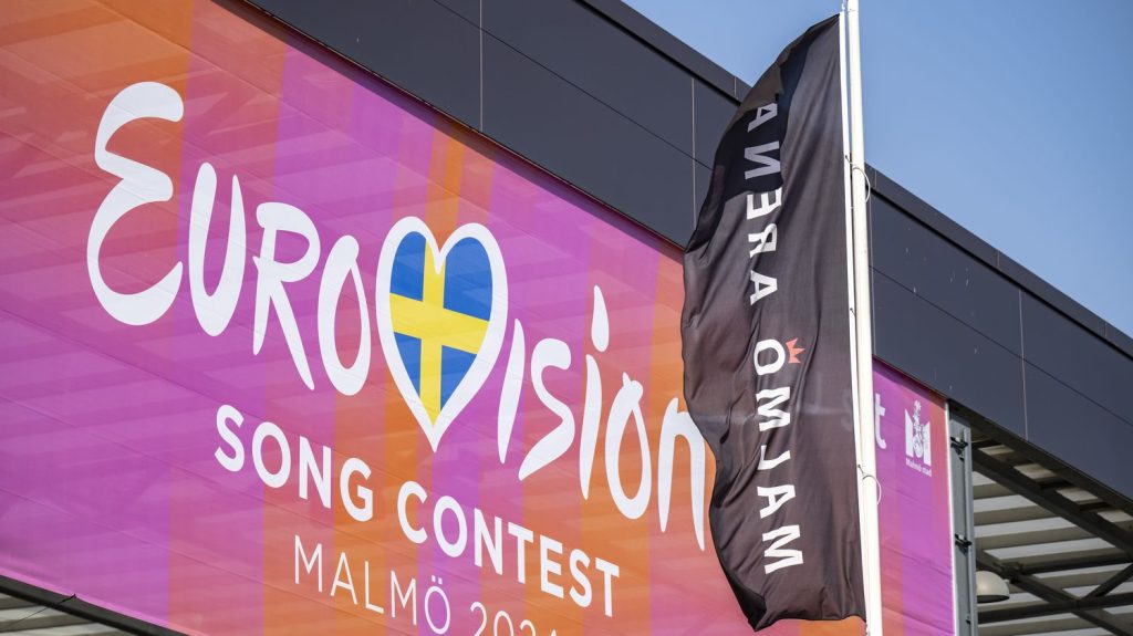 Eurovision 2024 : "Ce sera toujours une fête" pour les fans français, qui voient Slimane "dans le Top 5" voire vainqueur
L'édition 2024 du concours de l'Eurovision aura lieu samedi 11 mai en Suède. À une semaine de la compétition, les supporters du représentant français Slimane sont déjà très mobilisés.
