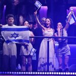 Eurovision : la candidate israélienne Eden Golan décroche son ticket pour la finale de la compétition, malgré les polémiques sur sa participation
Plusieurs milliers de personnes avaient manifesté lors d'un rassemblement propalestinien organisé à Malmö (Suède), avant la demi-finale de la compétition.