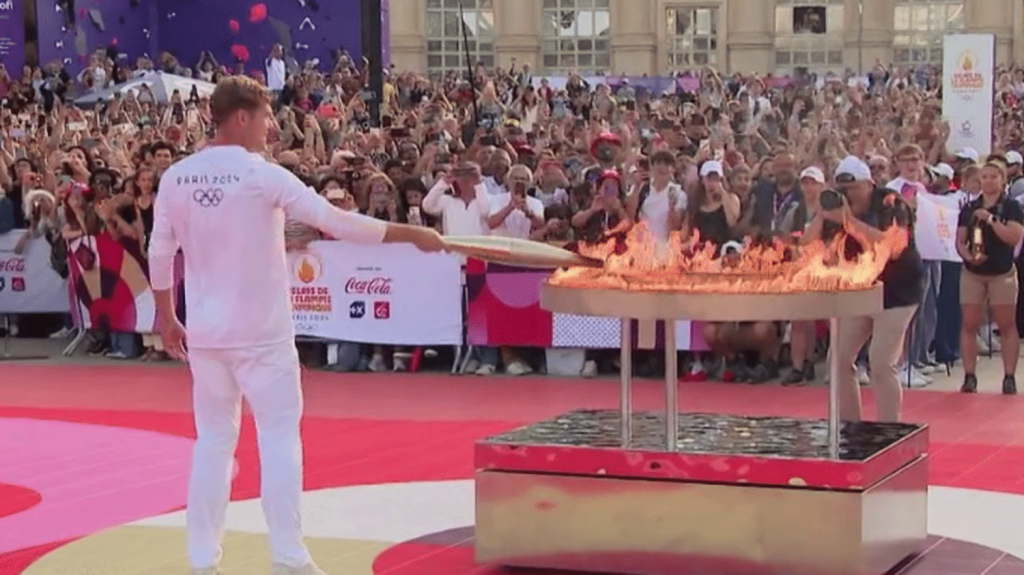Paris 2024 : retour sur le parcours de la flamme olympique, attendue au Mont-Saint-Michel
Dans la Manche, le Mont-Saint-Michel accueillera la flamme olympique dans la soirée du vendredi 31 mai. L'occasion pour le 8 Heures de revenir sur son parcours jusqu'ici, mais aussi sur la suite du programme.