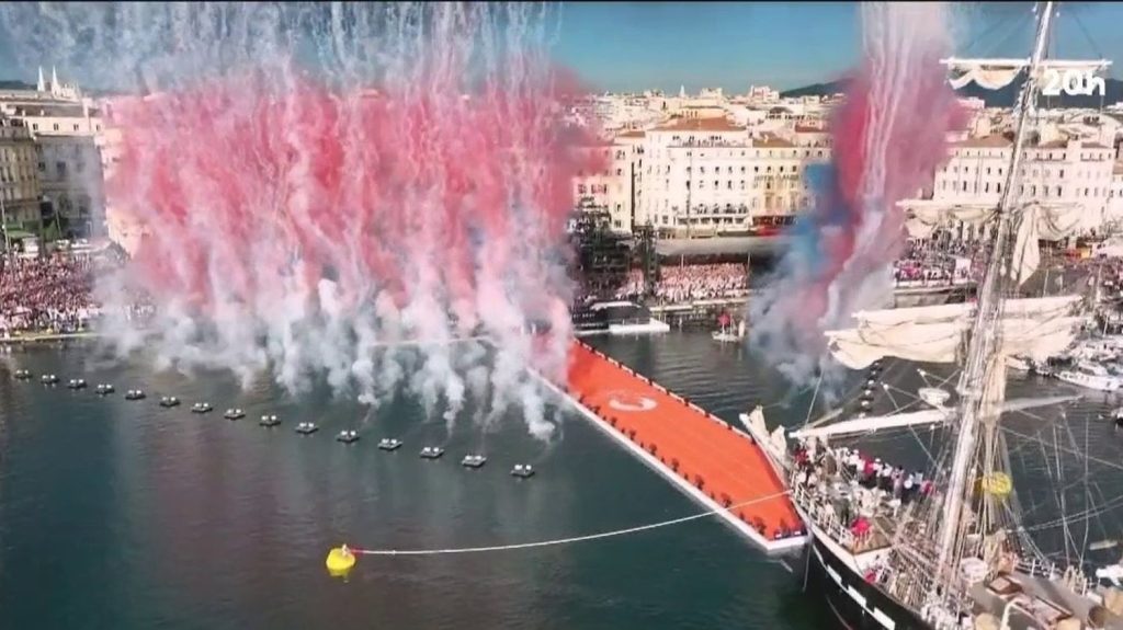 Arrivée de la flamme olympique à Marseille : une journée qui restera gravée dans les mémoires
Mercredi 8 mai, Florent Manaudou, Nantenin Keïta et Jul ont été les premiers relayeurs de la flamme olympique en France. Marseille a vibré au rythme des Jeux olympiques de Paris 2024 tout au long de la journée.