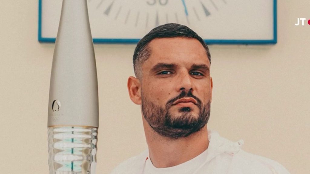 Arrivée de la flamme olympique à Marseille : Florent Manaudou, premier porteur, un Marseillais de cœur
Florent Manaudou sera le premier à porter la flamme olympique en France. Une fierté tant pour lui que pour la cité phocéenne.