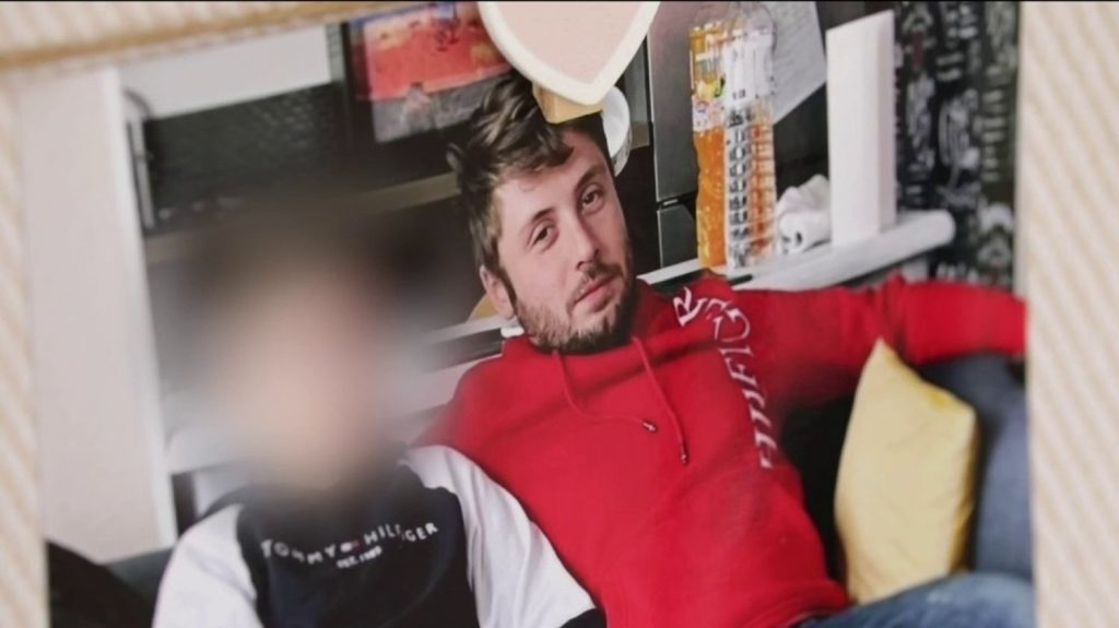 Pas-de-Calais : un homme est décédé après avoir été frappé par la foudre à Courrières
Dans la soirée du jeudi 23 mai, Jordan Denneulin, âgé de 30 ans, a perdu la vie après avoir été frappé par la foudre à Courrières, dans le Pas-de-Calais. Les habitants, sa famille et ses coéquipiers sont encore sous le choc.