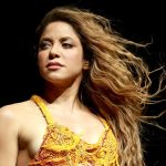 Shakira poursuivie pour fraude fiscale : le parquet espagnol demande le classement de la procédure
En délicatesse avec le fisc espagnol, la chanteuse colombienne échappe une nouvelle fois à un procès, faute "d'indices suffisants" de fraude pour l'année 2018. Mais elle pourrait avoir des comptes à rendre pour 2011.