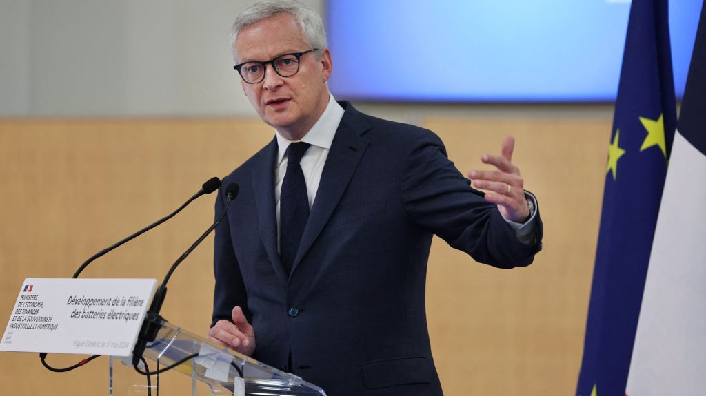 Le groupe Bolloré officialise son projet de "gigafactory" de batteries électriques en Alsace
Le projet "vise la création de près de 1 500 emplois d'ici 2032, avec un investissement global de plus de 2,2 milliards d'euros" dans l'agglomération de Mulhouse, a annoncé le ministre de l'Economie Bruno Le Maire.