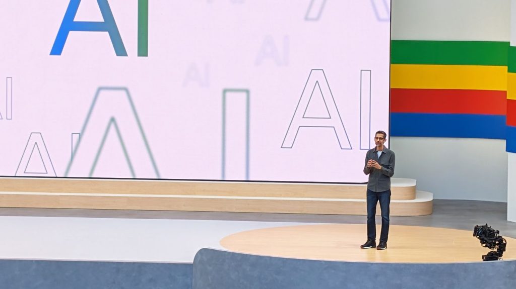 Bataille au sommet de l'Intelligence artificielle pour créer l'assistant ultime : après OpenAI et son GPT-4o, Google présente aussi ses nouveautés
Après la présentation de la nouvelle version de ChatGPT, lundi, Google présente à son tour de nouveaux outils de recherche avec l'aide de l'intelligence artificielle.