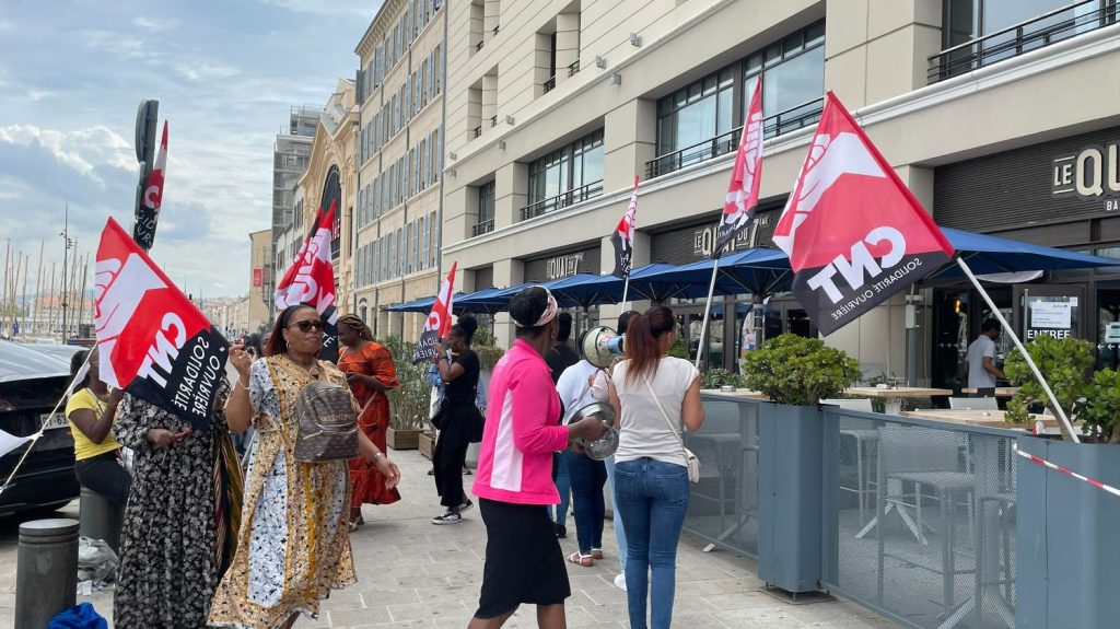 Reportage
"Ils ne nous respectent pas" : à Marseille, des femmes de ménage d'un hôtel quatre étoiles se mettent en grève à l'approche des JO
Ces femmes, employées en sous-traitance par le Radisson Blu, réclament une prime estivale et de meilleures conditions de travail.
