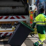 A Paris, la grève des éboueurs liée aux Jeux olympiques débute
Selon la mairie, les services de collecte ont été peu affectés par le début de cette mobilisation avec 16% de grévistes. Mais la CGT a compté de son côté "70% à 90% de grévistes" parmi les effectifs.