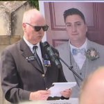 Attaque d'un fourgon pénitentiaire dans l'Eure : un hommage a été rendu à Arnaud Garcia
Samedi 25 mai, des centaines de personnes ont rendu un dernier hommage à Arnaud Garcia, un des agents pénitentiaires tués lors de l'attaque d'un fourgon dans l'Eure le 14 mai.