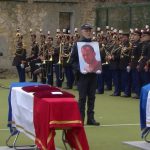 Attaque d'un fourgon pénitentiaire : un hommage national rendu à Caen
Mercredi 22 mai, huit jours après l'attaque mortelle d'un fourgon pénitentiaire dans l'Eure, un hommage national a été rendu aux deux agents pénitentiaires tués.