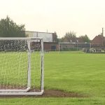 Pas-de-Calais : un homme meurt foudroyé pendant un entraînement de football
Dans la soirée du jeudi 23 mai, un homme est décédé lors d'un entraînement de football, frappé par la foudre à Courrières (Pas-de-Calais). Deux autres joueurs ont été blessés et hospitalisés.