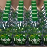 Une usine Volvic dans le Puy-de-Dôme cible d'un incendie volontaire mercredi matin, des tags écologistes retrouvés sur place
Il s'agit d'une annexe de l'usine de Volvic, un petit bâtiment d'une vingtaine de mètres carrés, qui a été touché par cet acte malveillant, selon la gendarmerie.