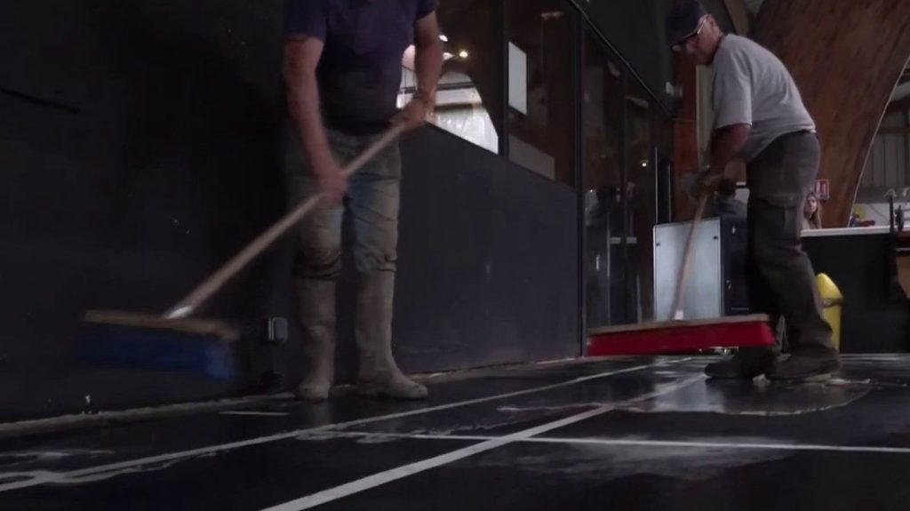 Inondations dans le Calvados : l’activité à l’arrêt
Mardi 14 mai, au lendemain de grosses inondations dans le Calvados, l’heure est à la constatation des dégâts pour les professionnels et les habitants.