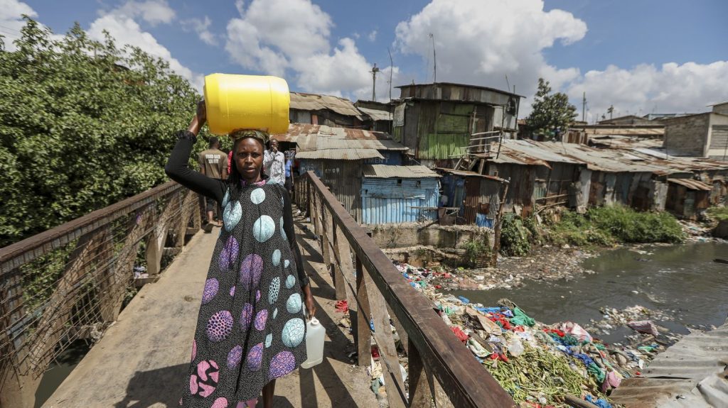 Le choléra augmente dans le monde et la situation au Kenya inquiète les autorités
Avec 700 000 cas en 2023, l'OMS tire la sonnette d'alarme. Au Kenya, des dizaines de cas ont été recensées après les inondations qui ont touché le pays et entraîné des problèmes d'accès à l'eau potable.