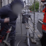 Accidents du travail : en immersion avec un inspecteur du travail à Lille
Le 20 Heures a pu suivre un inspecteur du travail dans les rues de Lille, dans le Nord. Il contrôle très fréquemment les entreprises du BTP. En 2022, près d'un quart des accidents du travail mortels concernaient ce secteur.