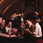 Interview
"Pour les faire plonger en 1950, il faut activer des stimuli d'immersion" : le spectacle "Cabaret Rive Gauche" transporte dans le Saint-Germain-des-Près des années 50
Fort de nombreuses créations immersives - "Apaches de Paris" en 2022, "Gatsby" et "Résistants" en 2023 -, le collectif d’artistes féru d’histoire Sculpteurs de Rêves redonne vie à un cabaret de Saint-Germain-des-Prés, celui de La Fontaine des Quatre Saisons situé dans l'actuel musée Maillol. Ébouriffant et jouissif !