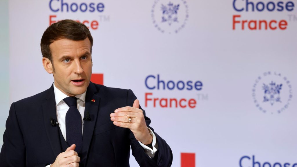 "Choose France" : un montant "record" d'au moins 15 milliards d'euros d'investissements étrangers pour 56 projets
Le forum annuel Choose France, dont la 7e édition se tient à Versailles, est organisé par l'exécutif pour vanter l'attractivité de la France pour les investissements étrangers.