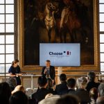 Sommet "Choose France" : "C'est un effort qu'il faut faire" pour attirer les investissements étrangers en France, estime une économiste
Emmanuelle Auriol, professeure à la Toulouse school of economics, souligne que "L'Europe est en perte de vitesse par rapport aux Etats-Unis et à l'Asie en termes d'investissements directs étrangers".