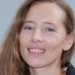 "C'est déjà tellement éprouvant d'écrire" : dans son livre, l'actrice Isild Le Besco dit renoncer à porter plainte contre Benoît Jacquot
En février, l'actrice affirmait qu'il était "probable qu'à un moment" elle porte plainte contre le réalisateur Benoît Jacquot. Elle explique aujourd'hui dans une autobiographie pourquoi elle n'est pas prête à le faire.