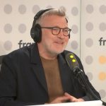 "Aujourd’hui, je vais là où je suis désiré" : Laurent Ruquier nouvel enquêteur de l’émission "Mask Singer" sur TF1
TF1 lance vendredi la 6e saison de "Mask Singer" à 21h10. Laurent Ruquier, que l’on avait vu déguisé en homard et en enquêteur mystère dans la saison précédente, rejoint très officiellement l’équipe d’investigation et présentera la deuxième partie de soirée, "L’enquête continue" à la place de Camille Combal.