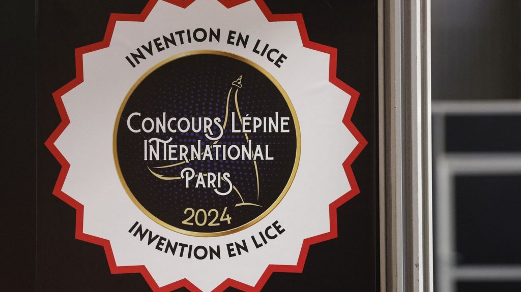 Un système d'aide aux déficients visuels décroche le grand prix du concours Lépine
Cette distinction, qui récompense chaque année les meilleures inventions, récompense des lunettes équipées d'une caméra, connectées à une ceinture.