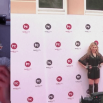 Musique : "Madonna est la dernière grande star des années 80", explique Olivier Cachin, journaliste à Rock&Folk
Le concert de Madonna à Copacabana va rassembler 1,5 million de spectateurs devant une scènne de 800 m², et solliciter 270 tonnes de matériel. Olivier Cachin, journaliste à Rock&Folk, explique les raisons de l’engouement intarissable pour la star de 65 ans.