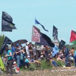 Mégabassines : les manifestants mobilisés dans le Puy-de-Dôme
Dans la journée du samedi 11 mai, des milliers de manifestants se sont donnés rendez-vous dans le Puy-de-Dôme. Ils ont protesté contre le projet de construction de deux réserves d’eau, destinées à irriguer 800 hectares.