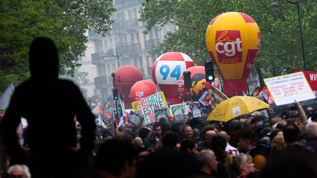 1er-Mai : le point sur les manifestations dans toute la France
Des milliers de manifestants se sont rassemblés partout en France pour les traditionnels défilés du 1er-Mai. Les syndicat ont appelé à la mobilisation pour défendre les salaires, l'emploi et la paix.