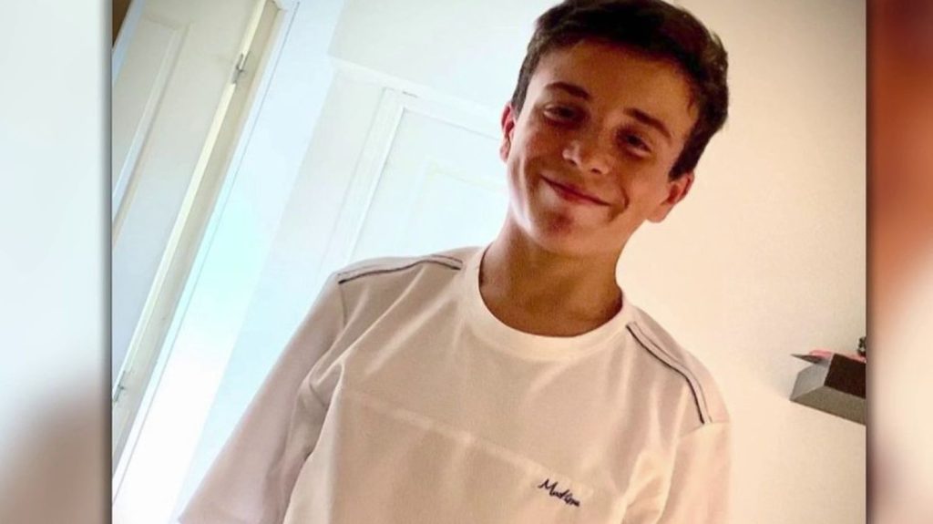 Meurtre de Matisse : une marche blanche organisée en hommage à l'adolescent poignardé
Matisse, 15 ans, a été tué le 27 avril par un adolescent du même âge à Châteauroux (Indre). Samedi 4 mai, une marche blanche est organisée en sa mémoire.