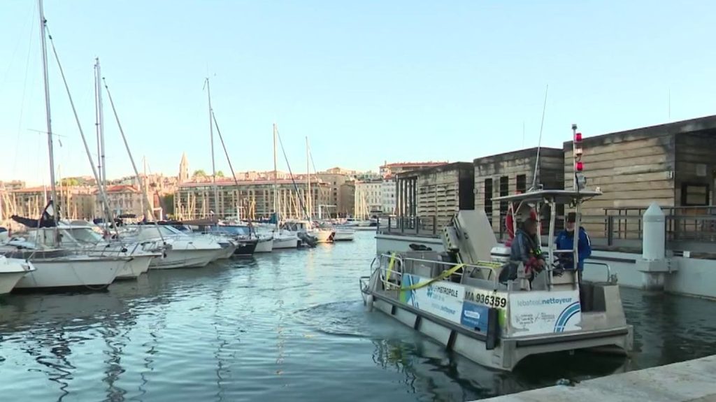 Paris 2024 : ménage de printemps à Marseille avant l'arrivée de la flamme olympique
La flamme olympique poursuit son périple en Méditerranée à Bord du Belem. Elle arrivera à Marseille (Bouches-du-Rhône) le 8 mai, où une grande opération de nettoyage est en cours.
