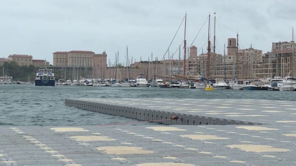 Paris 2024 : Marseille se prépare à accueillir la flamme olympique
Marseille (Bouches-du-Rhône) se fait belle pour accueillir la flamme olympique, mercredi 8 mai. À l'arrivée du Belem, le monde entier posera ses yeux sur le Vieux-Port.