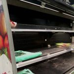 Émeutes en Nouvelle-Calédonie : la menace de pénuries inquiète les habitants
À Nouméa, en Nouvelle-Calédonie, le risque de pénuries de produits alimentaires et de médicaments s'accentue, jeudi 16 mai. Un pont aérien entre la métropole et l'archipel devrait être mis en place pour acheminer de l'aide.