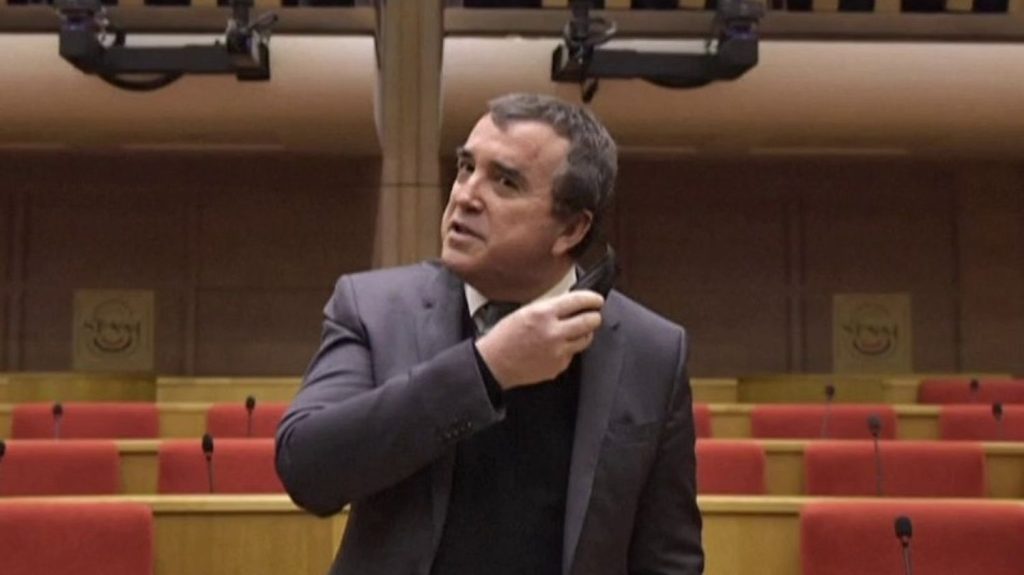 Justice : Arnaud Lagardère mis en examen pour "abus de biens sociaux"
Mardi 30 avril, Arnaud Lagardère a dû renoncer à son poste de PDG du groupe familial suite à sa mise en examen pour abus de biens sociaux. De ses différents échecs à la vente du JDD au groupe Bolloré, chronique d’une chute annoncée.