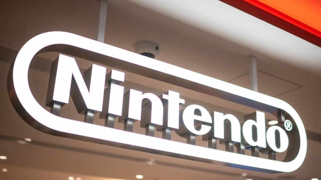Jeu vidéo : vers la sortie d'une "Switch 2" ? Nintendo promet une annonce d'ici Mars 2025
Le bal des rumeurs, jamais confirmées par Nintendo, qui font monter la pression autour du successeur de la Switch depuis plusieurs années avait laissé place à la déception des investisseurs mi-février quand plusieurs médias ont affirmé que le lancement, espéré cette année, pourrait être reporté à 2025.