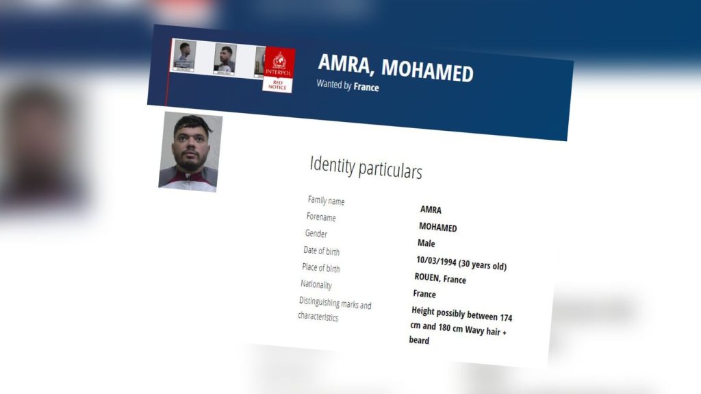 Attaque d'un fourgon pénitentiaire : Interpol diffuse une notice rouge à l'encontre de Mohamed Amra
Mohamed Amra est toujours en cavale mercredi après l'attaque la veille d'un fourgon pénitentiaire au niveau d'un péage dans l'Eure, qui a fait deux morts et trois blessés parmi les agents pénitentiaires.