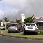 Émeutes en Nouvelle-Calédonie : certains quartiers de Nouméa sont encore hors de contrôle
Les autorités peinent à reconquérir certains quartiers de Nouméa, en Nouvelle-Calédonie, vendredi 17 mai. Des émeutiers ont réussi à voler des voitures de police.