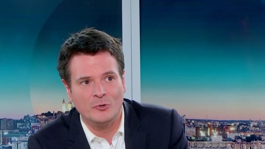 État d'urgence en Nouvelle-Calédonie : "Il faut rétablir l'ordre", estime un politologue
Alors qu'une troisième nuit de violences est en cours en Nouvelle-Calédonie, dans la nuit du mercredi 15 au jeudi 16 mai, l'état d'urgence est déclaré sur l'archipel à partir de 5 heures (heure locale), jeudi. Invité du 19/20 info, le politologue Benjamin Morel réagit à cette décision.
