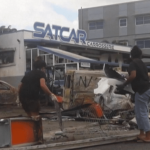 Émeutes en Nouvelle-Calédonie : des quartiers de Nouméa toujours hors de contrôle
De l’aveu même du haut-commissaire de la République en Nouvelle-Calédonie, certains quartiers de Nouméa sont désormais hors de contrôle. Des renforts de policiers et gendarmes sont arrivés sur l’île, vendredi 17 mai.