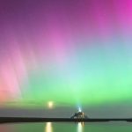 Aurores boréales : une nouvelle nuit magique attendue en France
Des aurores boréales ont animé le ciel nocturne français dans la nuit du 10 mai. Phénomène exceptionnellement rare, il pourrait de nouveau se produire dans la soirée du samedi 11 mai.