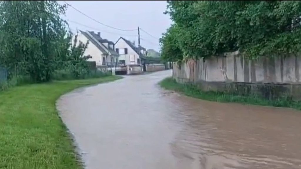 Intempéries : des violents orages de pluie et de grêle ont surpris l’Île-de-France et la Normandie
Dimanche 12 mai, l’Île-de-France et la Normandie ont connu un épisode important d’orages de pluie et de grêle.